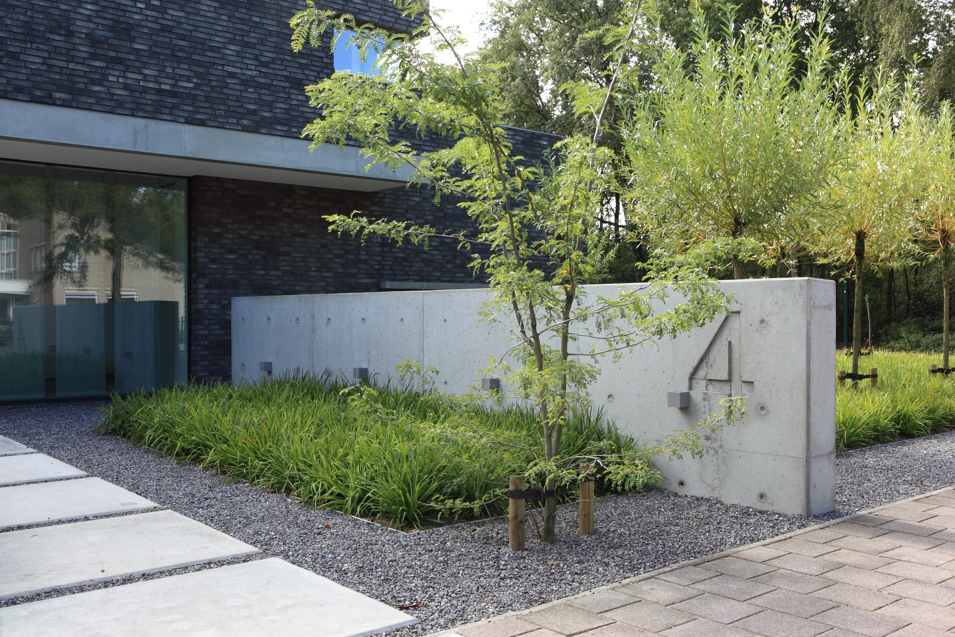 Tuin met betonnen terras | Bekijk ons project - PUUR